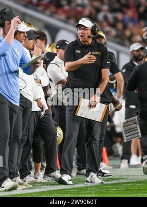 Tampa, Floride, États-Unis. 22 décembre 2023. L'entraîneur-chef de l'UCF Gus Malzahn lors de la première moitié de l'Union Home Mortgage Gasparilla Bowl au Raymond James Stadium à Tampa, en Floride. Romeo T Guzman/Cal Sport Media/Alamy Live News Banque D'Images