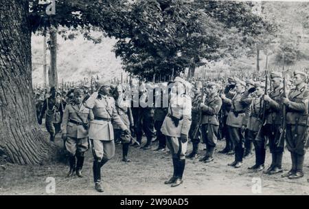 WW2 - IIGM Prince of Piemonte Umberto di Savoia en uniforme militaire - Vintimille, Italie Banque D'Images