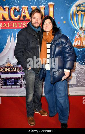 Andreas Pietschmann und Jasmin Tabatabai BEI der Premiere des 19. Original Roncalli Weihnachtscirque im Tempodrom. Berlin, 22.12.2023 *** Andreas Pietschmann et Jasmin Tabatabai lors de la première du Roncalli Weihnachtscirque original de 19 au Tempodrom Berlin, 22 12 2023 Foto:Xn.xKubelkax/xFuturexImagex roncalli 3320 Banque D'Images