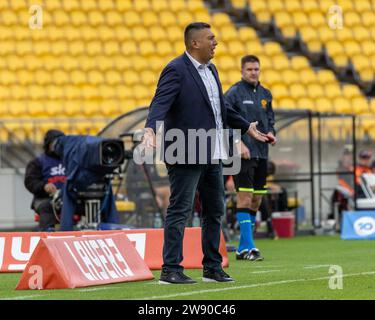 Wellington, Nouvelle-Zélande. 23 décembre 2023. L'entraîneur de Wellington Phoenix Giancarlo Italiano remet en question la décision d'un offcial. Wellington Phoenix contre Western Sydney Wanderers. A-League Men. Sky Stadium. Wellington. Nouvelle-Zélande (Joe SERCI/SPP) crédit : SPP Sport Press photo. /Alamy Live News Banque D'Images