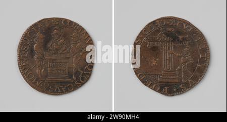 Clôture de la triple alliance entre l'Angleterre, la France et la République, anonyme, 1596 live médaille de cuivre. Devant : trois soldats, représentant les trois partenaires du traité, debout autour de l'autel avec une inscription à l'intérieur de Kischrift. Revers : soldat, pointant avec un bâton sur une plaque avec inscription, accrochant sur la colonne à l'intérieur de la couverture. Dordrecht cuivre (métal) frappe (travail des métaux) pays-Bas. Angleterre. France Banque D'Images