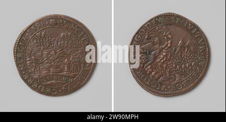 Maurits empêche Mendoza à Doesburg de traverser l'IJssel, Anonymous, 1598 live Copper Medal. Devant : Maurits arrête un dragon avec des épées, représentant Mendoza ; deux armées en arrière-plan ; dans la ville de Doesburg au-dessus de l'inscription à l'intérieur de la couverture. Revers : Ange des nuages stupéfiant punit les troupes de Mendoza dans Kischrift avec un fléau. Dordrecht cuivre (métal) frappe (travail des métaux) Doesburg. IJssel Banque D'Images