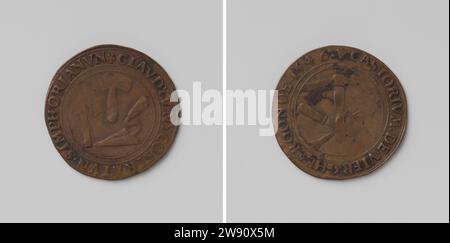 Maçonnerie et Steenhouwersgilde van Antwerpen, Anonyme, médaille 1546 Médaille de cuivre. Avant : marteau, truelle et élément allongé dans le changement. Revers : marteau pour deux burins croisés dans le revêtement Anvers cuivre (métal) frappe (travail des métaux) Anvers Banque D'Images