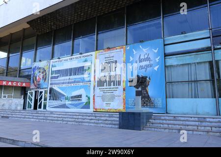 Août 18 2023 - Bichkek au Kirghizistan, Asie centrale : bâtiment au centre de la capitale kirghize Banque D'Images