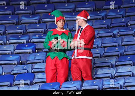 Leicester, Royaume-Uni. 23 décembre 2023. Fans de Rotherham United avant le Sky Bet Championship match entre Leicester City et Rotherham United au King Power Stadium, Leicester le samedi 23 décembre 2023. Crédit : MI News & Sport / Alamy Live News Banque D'Images