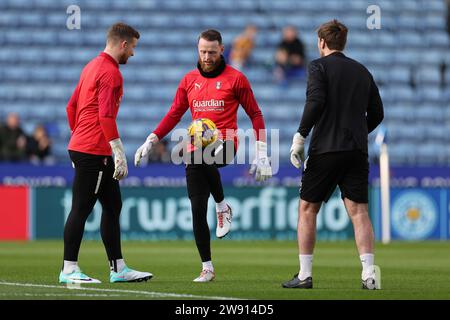 Leicester, Royaume-Uni. 23 décembre 2023. Viktor Johansson de Rotherham United se réchauffe avant le match du Sky Bet Championship entre Leicester City et Rotherham United au King Power Stadium, Leicester le samedi 23 décembre 2023. Crédit : MI News & Sport / Alamy Live News Banque D'Images