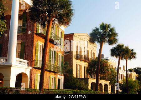 Maisons majestueuses le long de Charleston, le front de mer de Caroline du Sud Banque D'Images