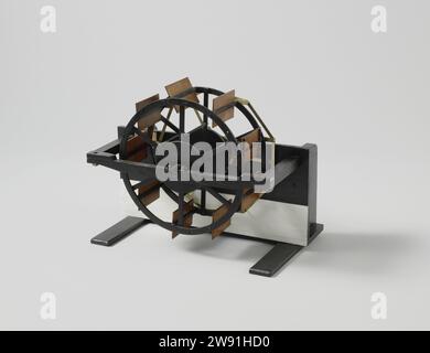 Modèle d'une roue à palettes, anonyme, modèle de démonstration 1834 modèle d'une roue à godets avec neuf plaques mobiles. Le modèle est peint en noir et blanc. Une roue excentrique, marchant sur trois petites roues contre la paroi du navire, déplace les plaques, chacune montée sur son propre axe. Le modèle peut être déplacé avec une manivelle. Echelle 1:20 (dérivée). Bois néerlandais (matériel végétal). laiton (alliage). fer (métal) Banque D'Images