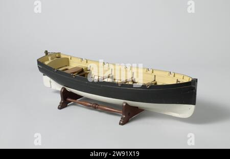 Maquette d'un bateau long, anonyme, c. 1865 - c. 1880 maquette de bateau. Modèle de démonstration modèle de ferme polychromée sur une norme. Lisse Bodder double -ceinture barkas, autour avec siège presque plat et miroir plat, disque dans le voorsteven ; Une serrure de forclusion, cinq dids et quatre bâtons de chemin de fer, et une cabine ouverte avec des tiges latérales et un doft extra lâche. Remuer facilement avec un bâton de carreaux de laiton incurvé pour pouvoir contourner la bruine. Echelle 1:10 (dérivée). Bois néerlandais (matériel végétal). laiton (alliage) Banque D'Images