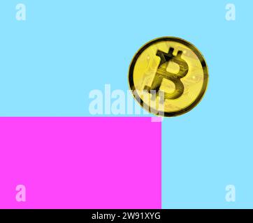 Bitcoin surdimensionné sur rebord rose Banque D'Images