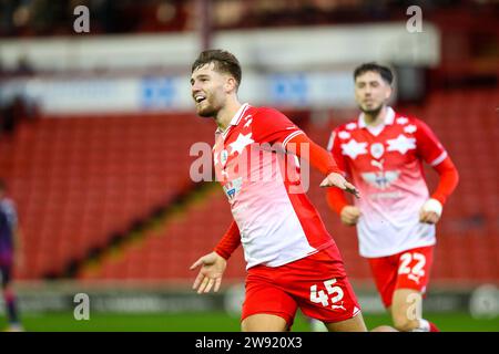 Oakwell Stadium, Barnsley, Angleterre - 23 décembre 2023 John McAtee (45) de Barnsley célèbre son but - pendant le match Barnsley v Stevenage, Sky Bet League One, 2023/24, Oakwell Stadium, Barnsley, Angleterre - 23 décembre 2023 crédit : Mathew Marsden/WhiteRosePhotos/Alamy Live News Banque D'Images