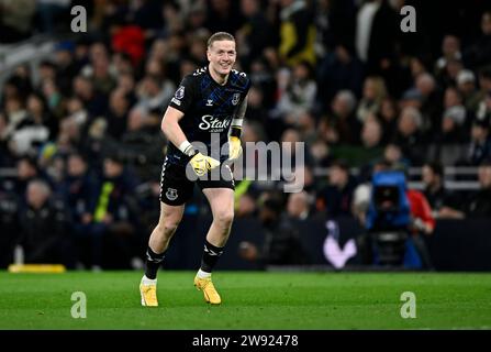 Londres, Royaume-Uni. 23 décembre 2023. Jordan Pickford (Everton, gardien de but) sourit lors du match de Tottenham V Everton Premier League au Tottenham Hotspur Stadium. Crédit : MARTIN DALTON/Alamy Live News Banque D'Images