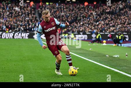 Londres, Royaume-Uni. 23 décembre 2023. Jarrod Bowen de West Ham Utd en action. Match de Premier League, West Ham Utd v Manchester United au London Stadium, Queen Elizabeth Olympic Park à Londres le samedi 23 décembre 2023. Cette image ne peut être utilisée qu'à des fins éditoriales. Usage éditorial seulement photo de Sandra Mailer/Andrew Orchard photographie sportive/Alamy Live News crédit : Andrew Orchard photographie sportive/Alamy Live News Banque D'Images