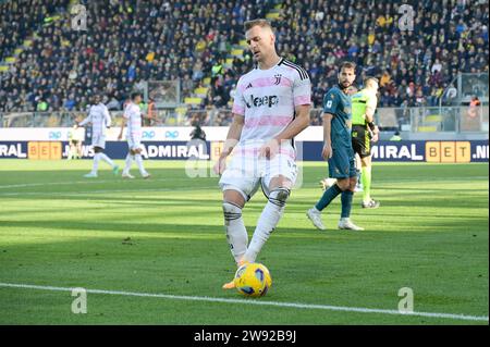 Stadio Benito Stirpe, Frosinone, Italie. 23 décembre 2023. Serie A football ; Frosinone contre la Juventus ; Arkadiusz Milik du FC Juventus crédit : action plus Sports/Alamy Live News Banque D'Images