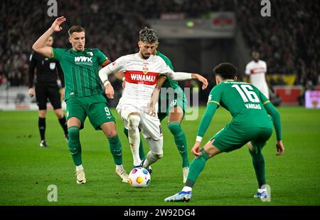 Atakan Karazor VfB Stuttgart (16) c Ermedin Demirovic CF Augsbourg CAF (09) Ruben Vargas CF Augsbourg CAF (16) Felix Uduokhai CF Augsbourg CAF (19) Banque D'Images