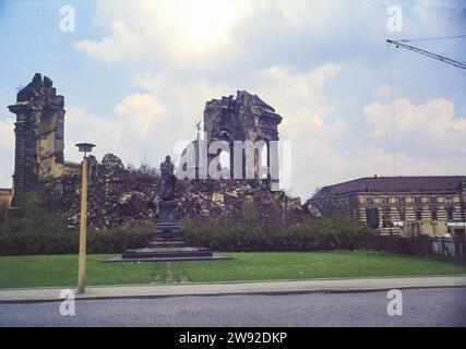 Les décombres de la Frauenkirche de Dresde de de George Baehr, brûlés après le bombardement du 13 février 1945 et se sont effondrés le 15 février 1945. Date Banque D'Images