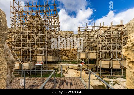 Les temples Ġgantija sur l'île de Gozo font partie des temples mégalithiques de Malte, classés au patrimoine mondial de l'UNESCO, et sont les plus anciens bâtiments autoportants à moitié préservés du monde. Xaghra, Malte Banque D'Images