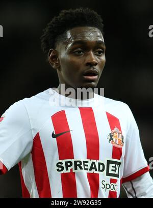 Sunderland, Royaume-Uni. 23 décembre 2023. Abdoullah Ba de Sunderland lors du Sky Bet Championship match entre Sunderland et Coventry City au Stadium of Light, Sunderland le samedi 23 décembre 2023. (Photo : Michael Driver | MI News) crédit : MI News & Sport / Alamy Live News Banque D'Images