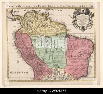 Carte de la partie nord de l'Amérique du Sud, Guillaume Delisle, 1721 - 1742 carte imprimée en couleur de la partie nord de l'Amérique du Sud, intitulée en latin en haut. A droite un cartouche allégorique avec le titre français et les noms des fabricants. Cartouche flanquée de deux guerrières féminines avec des boucliers, au-dessus que le soleil avec visage. Bergen, bâtiments et végétation signés, boussole rose en bas à gauche. Amsterdam papier gravure / gravure cartes de différents pays ou régions Zuid-Amerrika. Pérou. Brésil. Venezuela. Colombie. Suriname. Guyana. Panama. Équateur. Bolivie. Paraguay Banque D'Images