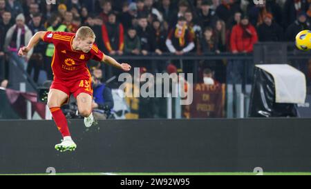 ROMA, Latium, ITALIE. 23 décembre 2023. 12/23/2023 Rome, Stade Olympique, match de football valable pour le championnat de Serie A 2023/24 entre AS Roma vs SSC Napoli.In the Picture : Christensen roma (Credit image : © Fabio Sasso/ZUMA Press Wire) USAGE ÉDITORIAL SEULEMENT! Non destiné à UN USAGE commercial ! Banque D'Images