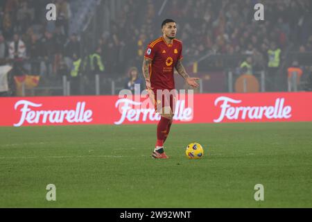 ROMA, Latium, ITALIE. 23 décembre 2023. 12/23/2023 Rome, Stade Olympique, match de football valable pour le championnat de Serie A 2023/24 entre AS Roma vs SSC Napoli.dans l'image : paredes roma (crédit image : © Fabio Sasso/ZUMA Press Wire) USAGE ÉDITORIAL SEULEMENT! Non destiné à UN USAGE commercial ! Banque D'Images