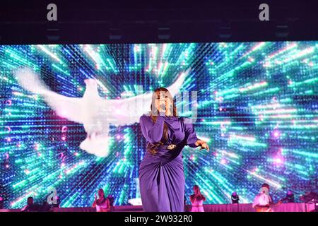 NEJ aka Nej (Nejoua Laamri) concert à Paris Bercy ACCOR Arena Banque D'Images