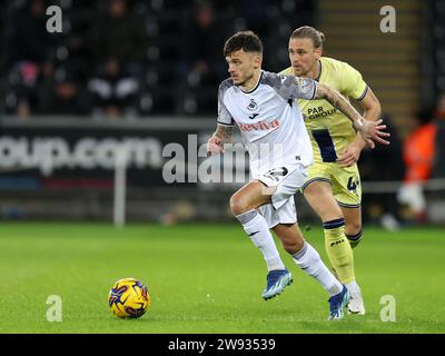 Swansea, Royaume-Uni. 22 décembre 2023. Jamie Paterson de Swansea City (12) en action. Match de championnat EFL Skybet, Swansea City contre Preston North End au Swansea.com Stadium à Swansea, pays de Galles le vendredi 22 décembre 2023. Cette image ne peut être utilisée qu'à des fins éditoriales. Usage éditorial uniquement, photo par Andrew Orchard/Andrew Orchard photographie sportive/Alamy Live News crédit : Andrew Orchard photographie sportive/Alamy Live News Banque D'Images