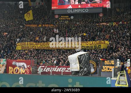 Stadio Olimpico, Rome, Italie. 23 décembre 2023. Serie A football ; Roma versus Napoli ; Roma's Supporters crédit : action plus Sports/Alamy Live News Banque D'Images