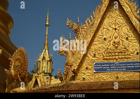 Wat Phra That Chom Sak On croit que si vous rendez hommage, vous recevrez un maximum de prospérité et ne connaîtrez comme par magie que de bonnes choses. Banque D'Images