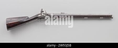 Fusil pour traquer, Jan Nelleman (I), c. 1680 - c. 1690 fusil à silex BUKS POUR LE BERSJACHT. La serrure en fer est gravée de louanges et d'une signature. La boucle de fer lourde a une âme dessinée avec six rainures, et une nervure de guid ; le grain de la visière est en jaune, la visière est recouverte d'un toit en fer ; sur le dessus estampillé avec un monogramme couronné EWB (?) Augmenté en or, avec l'inscription Samvel Ridderspore derrière elle ; à gauche estampillé d'un bouclier couronné avec S.R.S. Incesté en jaune et à droite avec un signe non identifié dans un ovale. Le flacon en bois est laqué pour imiter le bois de noix de carotte et Banque D'Images