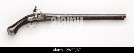 Pistolet Flint, anonyme, c. 1660 pistolet Flintlock pistolet très long pour env. 1660. Le gobelet de la serrure est estampillé d'un M. la boucle est munie d'un anneau et estampillé sur le dos avec l'arme d'Amsterdam. Le flacon est simplement coupé. La pâte de fer se compose d'un tiroir, de deux stokkers de chargement, d'un support de tracteur en forme de boucle, fourchue à l'avant et se terminant par une feuille, et d'une hotte à flacon avec un bouton ; la commode a un toit en fer. Amsterdam fer (métal). coupe de bois (matériel végétal) Banque D'Images