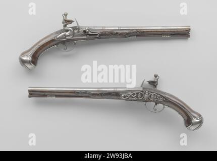 Fusil à silex, Gerrit Lasonder (II), c. 1690 pistolet à silex partie d'un couple. La plaque de verrouillage est gravée de branches de fleurs et d'une signature. La course est marquée sur le dos avec la Wapen van Utrecht, gravée avec la même signature que la serrure et estampillée sur le fond avec une marque en forme de cœur couronné. Le flacon est coupé avec, entre autres, un travail de bouclage. La pâte de fer se compose, entre autres, d'une plaque de pouce traitée ajour faite de boucles symétriques, d'une plaque de vis traitée ajour avec des vaisseaux foliaires symétriques autour d'un masque grotesque sous le boulon de fente, et d'un unprocesse Banque D'Images