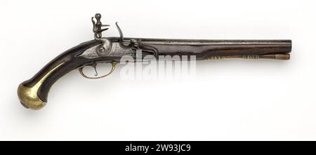 Pistolet militaire en silex, Barend Penterman, pistolet à silex 1701 - 1723 pistolet militaire simple, qualité modérée. La plaque de verrouillage est gravée d'un double trait, d'un 9 et d'une signature. La boucle a un anneau au début et à la fin du Kulas. Le flacon est simplement coupé. La pâte à frire comprend une plaque à vis basale en forme de S inversé et une hotte à flacon avec de longues pistes et une grande vis en fer sur le fond ; le châtbâton Esshoute a une hotte en corne de vache. Laiton Utrecht (alliage). fer (métal). frêne (bois). corne (matière animale) gravure / découpe Banque D'Images