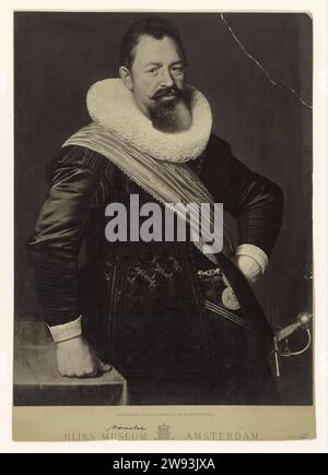 Réalisation photographique d'un portrait peint de Jochem Hendricksz Swartenhont par Nicolaes Eliasz. Pickenoy, Franz Hanfstaengl, d'après Nicolaes Eliasz Pickenoy, 1887 photographie production photographique d'un tableau de Nicolaes Eliasz. Dit Pickenoy, portrait de Jochem Hendricksz Swartenhont (1566-1627), lieutenant Admiraal van Holland, époux d'Elisabeth Bas, collection Rijksmuseum, Amsterdam. Journal d'Amsterdam. commandant en chef en carton imprimé carbone, amiral. Personnages historiques Rijksmuseum Amsterdam Banque D'Images