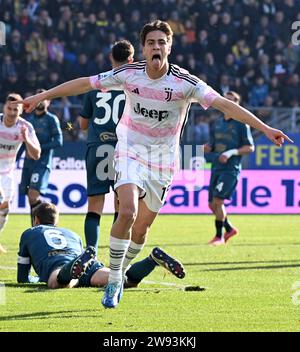 Frosinone, Italie. 23 décembre 2023. Kenan Yildiz du FC Juventus célèbre son but lors d'un match de Serie A entre Frosinone et le FC Juventus à Frosinone, Italie, le 23 décembre 2023. Crédit : Alberto Lingria/Xinhua/Alamy Live News Banque D'Images