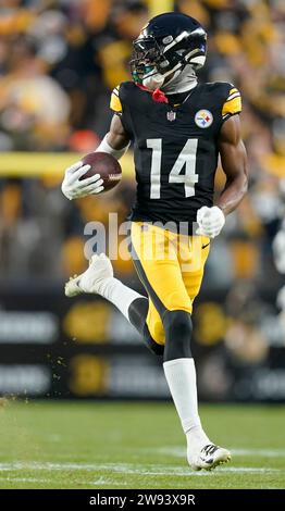 23 décembre 2023, blanc, blanc, États-Unis : 23 décembre, 2023 : George Pickens #14 lors du match Pittsburgh Steelers vs Cincinnati Bengals à Pittsburgh PA au stade Arisure. Brook Ward/AMG (image de crédit : © AMG/AMG via ZUMA Press Wire) USAGE ÉDITORIAL SEULEMENT! Non destiné à UN USAGE commercial ! Banque D'Images