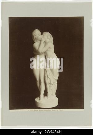 Sculpture d'amor et psyché, c. 1880 - c. 1904 photographie Rome papier. support photographique. Imprimé albumen carton Musées Capitoline Banque D'Images