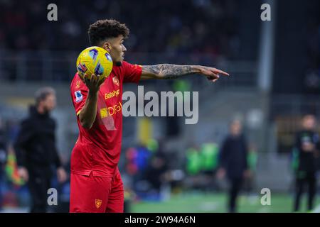 Milan, Italie. 23 décembre 2023. Valentin Gendrey de l'US Lecce fait des gestes lors du match de football Serie A 2023/24 entre le FC Internazionale et l'US Lecce au stade Giuseppe Meazza. NOTE FINALE : Inter 2 | 0 Lecce crédit : SOPA Images Limited/Alamy Live News Banque D'Images