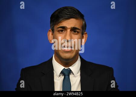 Photo du dossier datée du 15/11/23 du Premier ministre Rishi Sunak qui a exhorté les gens à se concentrer sur «la promesse d'un avenir meilleur» dans un message de Noël avant une année électorale. Le Premier ministre a déclaré que Noël était «un moment d'espoir», mais qu'il était important de se souvenir de «ceux qui traversent une période difficile». Date d'émission : dimanche 24 décembre 2023. Banque D'Images