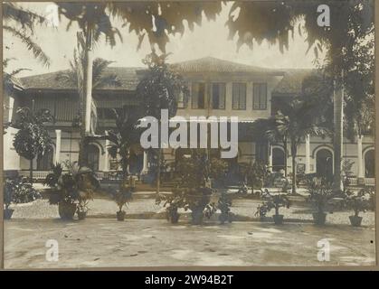 Medanhotel, 1914 - 1919 photographie vue du Medanhotel à Medan. Photo dans l'album photo du cabinet d'architectes néerlandais Bennink et de la société d'entrepreneurs Riphagen à Medan dans les années autour de 1914-1919. Alors que le support photographique gélatine argentique impression tandis que Banque D'Images