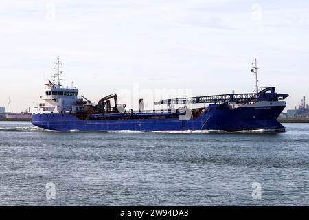 Drague Hopper Middelburg quitte le port de Rotterdam via Hoek van Holland aux pays-Bas Banque D'Images