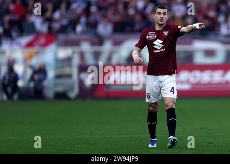 Torino, Italie. 23 décembre 2023. Alessandro Buongiorno du Torino FC fait des gestes lors du match de football Serie A entre Torino FC et Udinese Calcio au Stadio Olimpico le 23 2023 décembre à Turin, Italie . Crédit : Marco Canoniero/Alamy Live News Banque D'Images