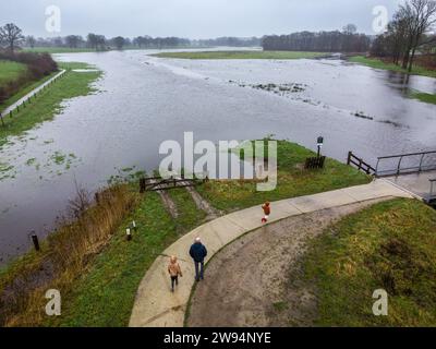 YPELO - Drone photo des hautes eaux à de Regge qui débordent ses rives entre Ypelo et Enter. En partie à cause des pluies persistantes, le niveau de l'eau dans les rivières néerlandaises a fortement augmenté. ANP VINCENT JANNINK netherlands Out - belgique Out Banque D'Images