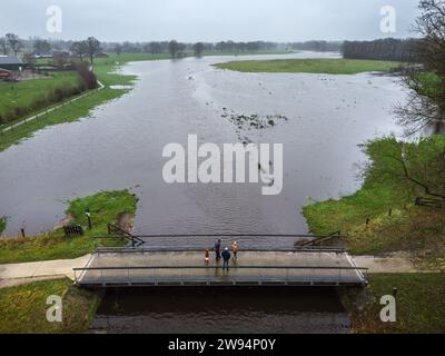 YPELO - Drone photo des hautes eaux à de Regge qui débordent ses rives entre Ypelo et Enter. En partie à cause des pluies persistantes, le niveau de l'eau dans les rivières néerlandaises a fortement augmenté. ANP VINCENT JANNINK netherlands Out - belgique Out Banque D'Images