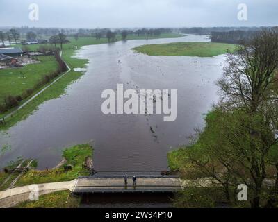 YPELO - Drone photo des hautes eaux à de Regge qui débordent ses rives entre Ypelo et Enter. En partie à cause des pluies persistantes, le niveau de l'eau dans les rivières néerlandaises a fortement augmenté. ANP VINCENT JANNINK netherlands Out - belgique Out Banque D'Images