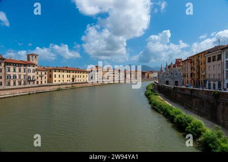 Italie, Pise, 26 juillet 2023. La ville de Pise avec vue sur le fleuve Arno Banque D'Images