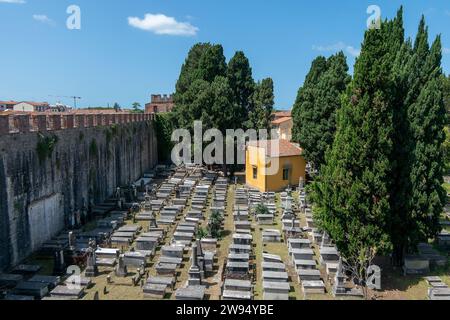 Italie, Pise, 26 juillet 2023. Cimetière juif derrière miracles Square Banque D'Images