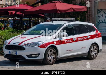 Italie, Pise, 26 juillet 2023. voiture de police municipale de ville Banque D'Images