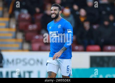 Connor Goldson des Rangers est blessé lors du match Cinch Premiership à Fir Park, Motherwell. Date de la photo : dimanche 24 décembre 2023. Banque D'Images