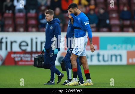 Connor Goldson des Rangers est blessé lors du match Cinch Premiership à Fir Park, Motherwell. Date de la photo : dimanche 24 décembre 2023. Banque D'Images